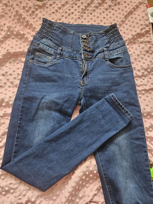 Dżinsy r.M wysoki stan granatowe z guzikami