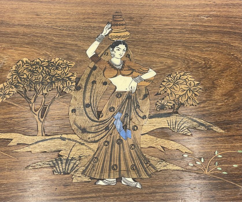 Peça em material nobre com desenho