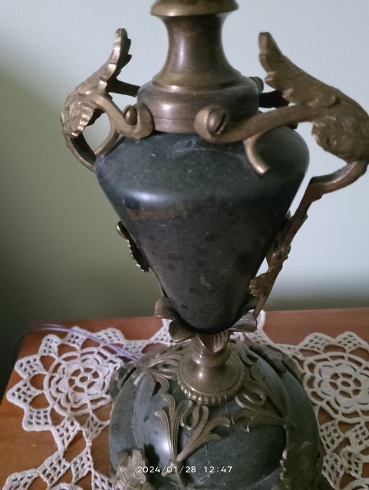 Бронзовый антикварный светильник.