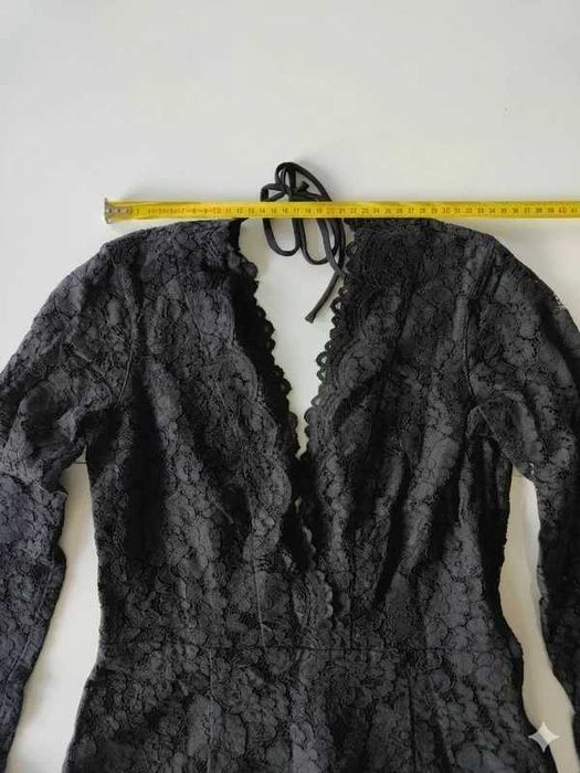 Vestido Curto H&M em Renda Preta – Decote em V e Costas Abertas (Tam. M)