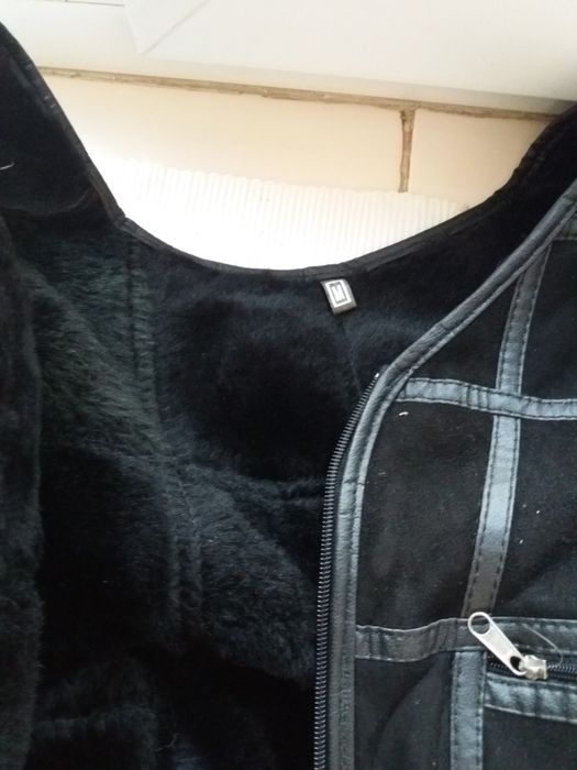 Продам натуральная безрукавка.Торг.