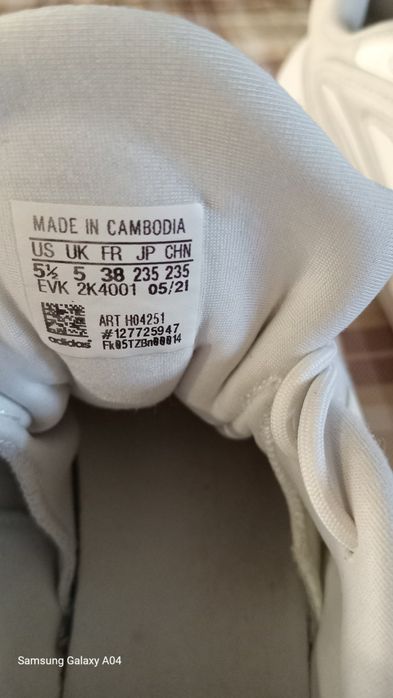 Жіночі кросівки Adidas Ozelia, розмір 38.