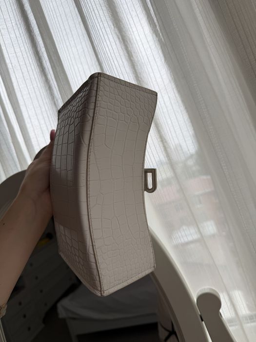 Белая сумка Balenciaga