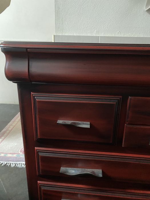 Comoda/movel decorativo em madeira maciça