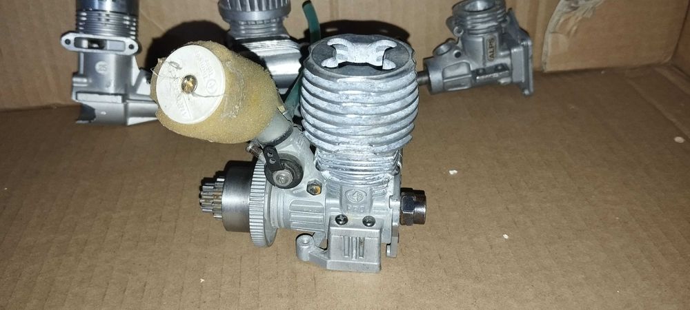 Silniki nitro i części rc dużo tłumik spalinowe