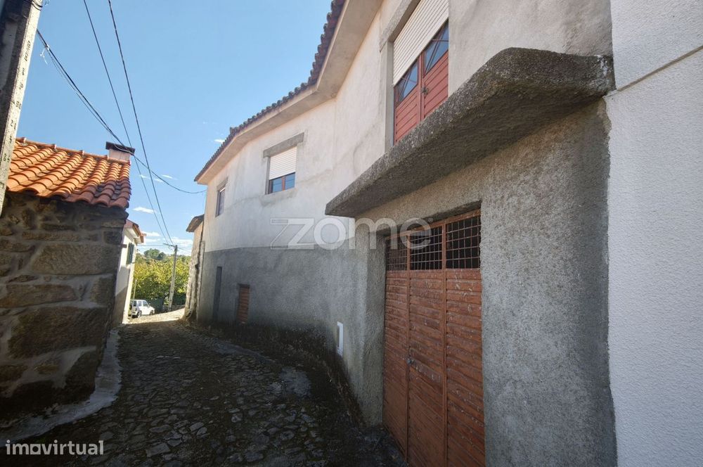 Três Moradias com terreno Pópulo, Alijó