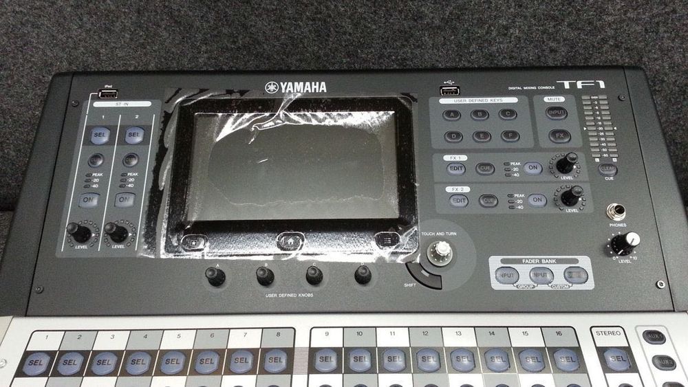 Мікшерний пульт YAMAHA TF 1