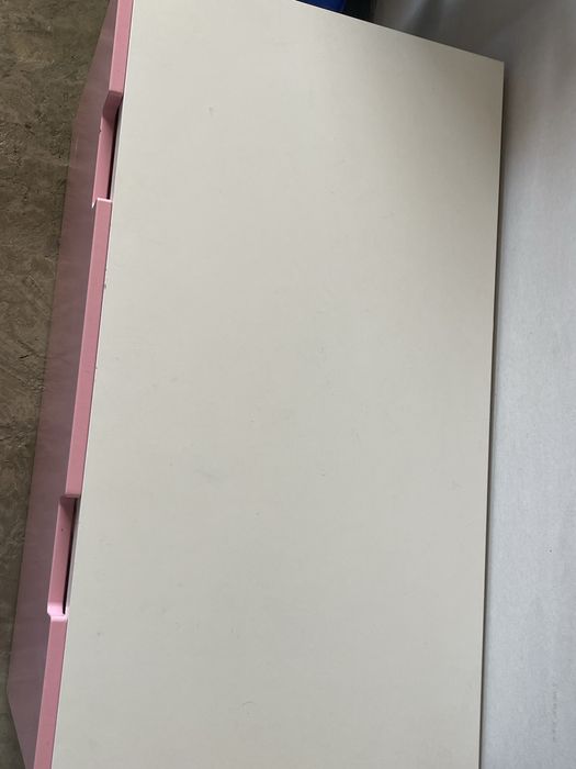 Móvel de arrumação e mesa ikea