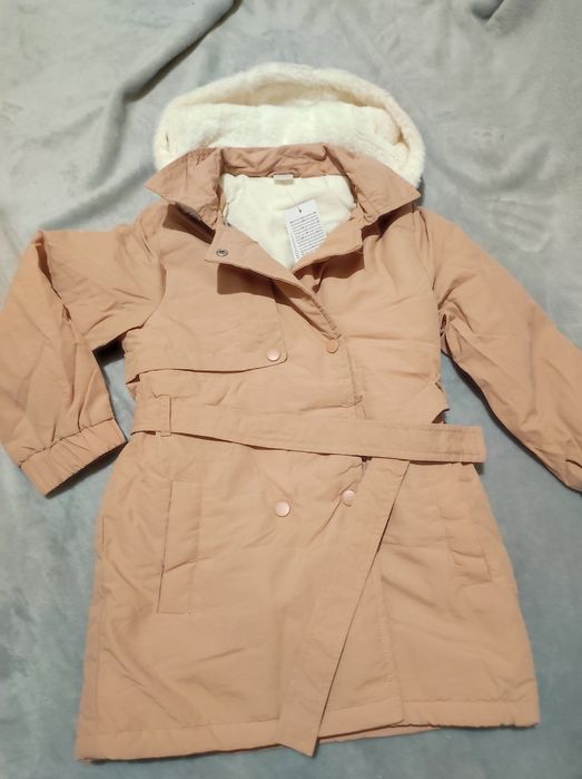 Продам нову куртку на дівчинку