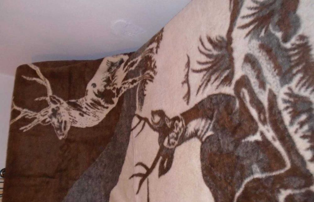 Cobertor castanho/ imagem 2 veados !