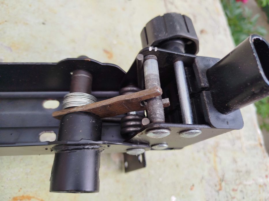 Механізм офісного крісла на відновлення