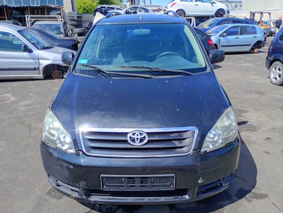 Toyota Avensis Verso 2.0 D4D 2002r. Maska.