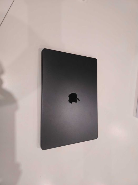 MacBook Pro 14" M5445797646982205441