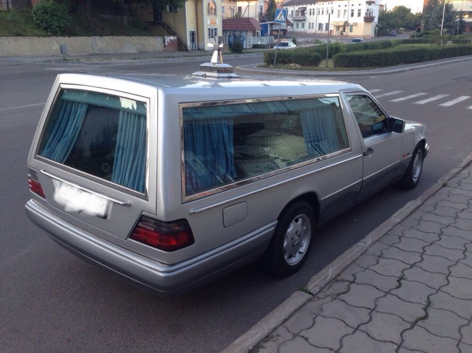 Катафалк / ритуальні послуги / Mercedes