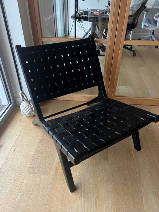 Cadeira em couro da Area — preta — quase nova