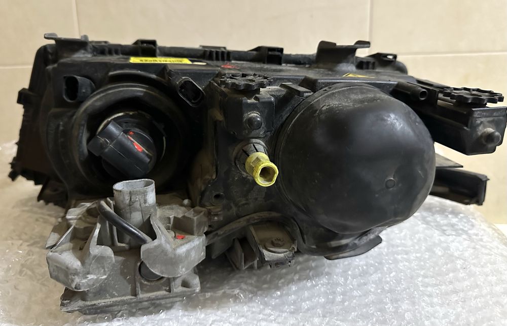 Farol xenon direito Bmw E46 Sedan + E46 Touring 1998 a 2001