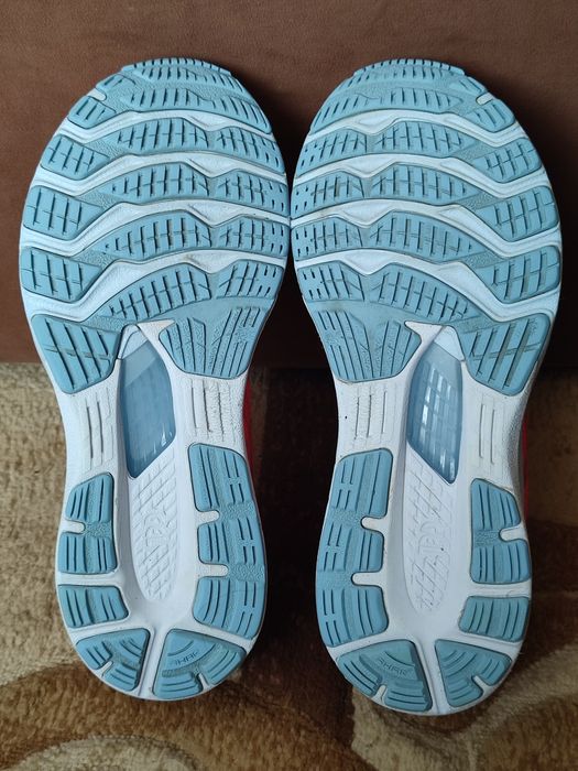 Кросівки Asics Gel - Kayano 28. 40 розмір, коралового кольору, жіночі кросівки для бігу