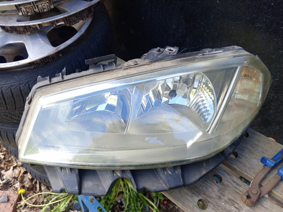 Renault Megane II lampa przednia lewa Valeo