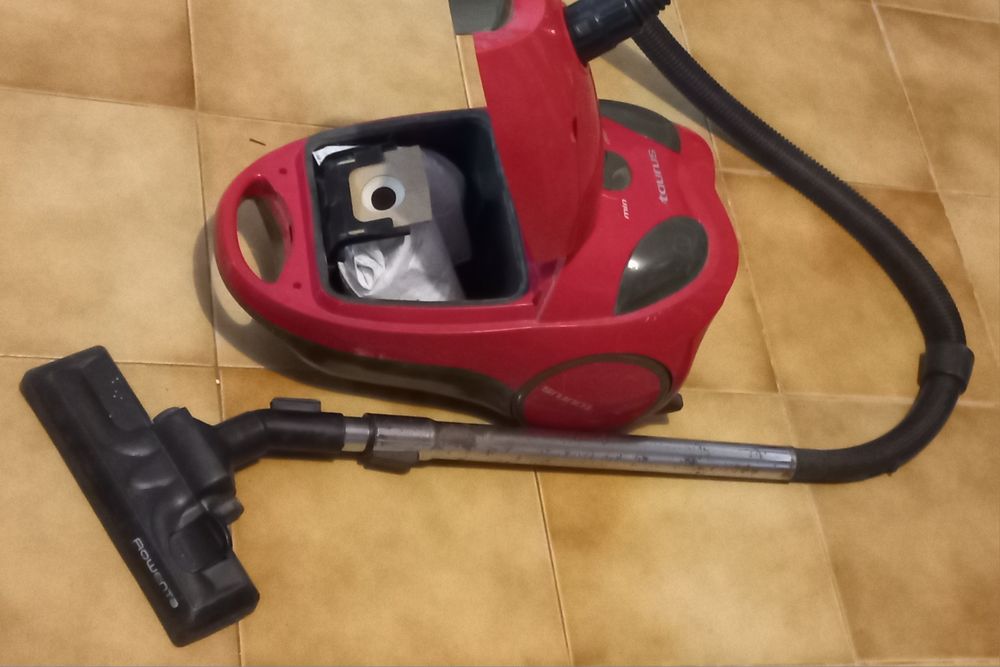 Vendo aspirador Taurus Explorer 1400 Watts (Porto/Feira)