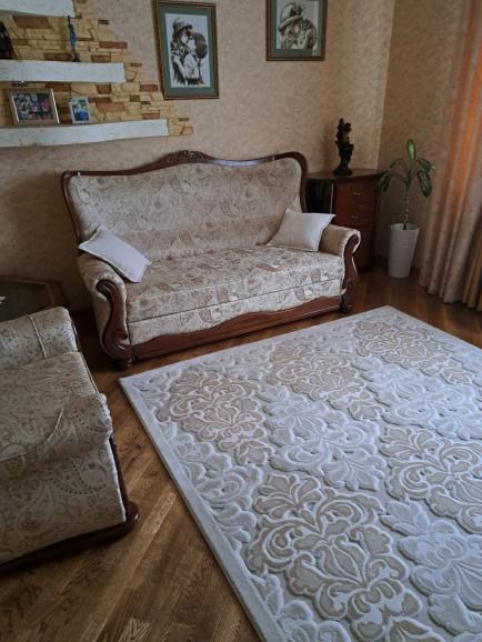 Диван крісло і стіл в дуже гарному стані