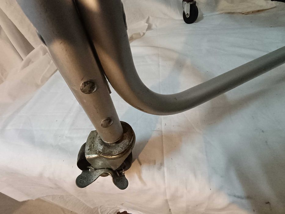 Cadeira De Banho E Sanitária Com Rodas  - nova -