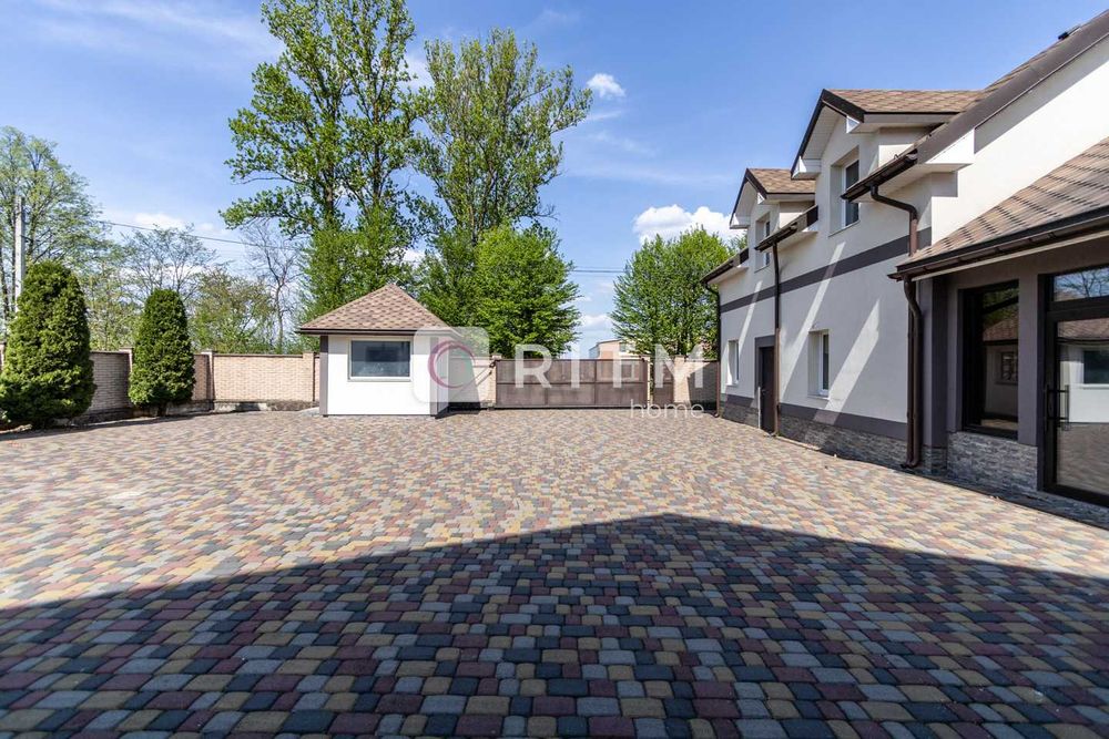 Оренда просторого будинку 388 м² для бізнесу або великої родини