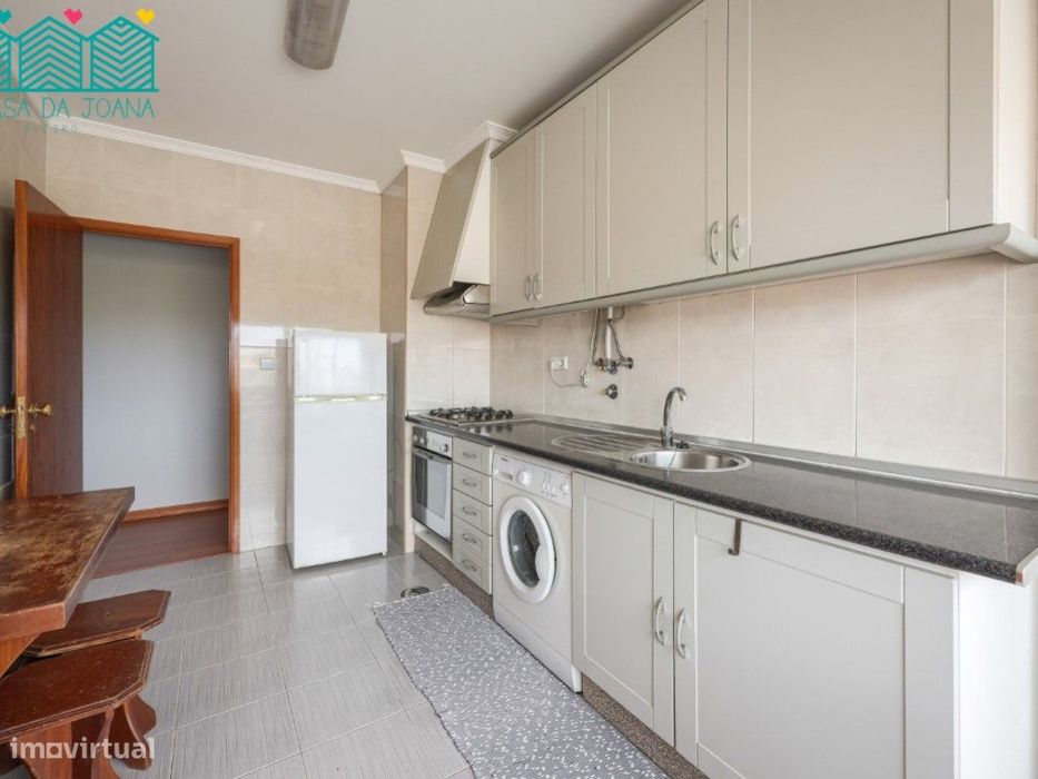 Apartamento T2 com Lugar de Garagem em Esgueira