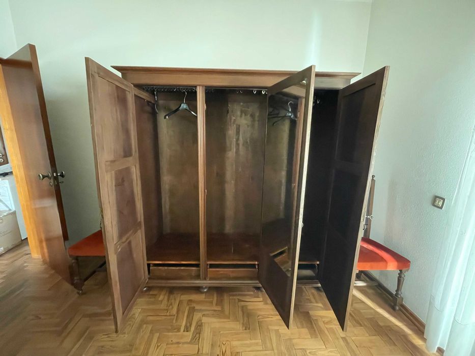 Conjunto de Quarto Completo em Madeira – Estilo Clássico