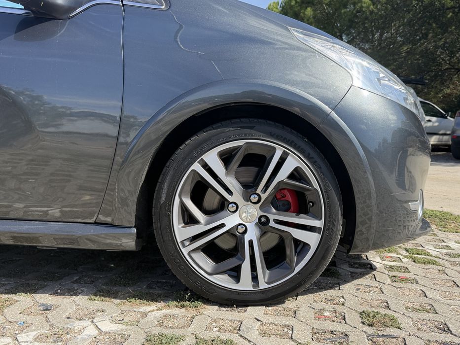 Peugeot 208 GTI 1.6 200cv — photo 4
