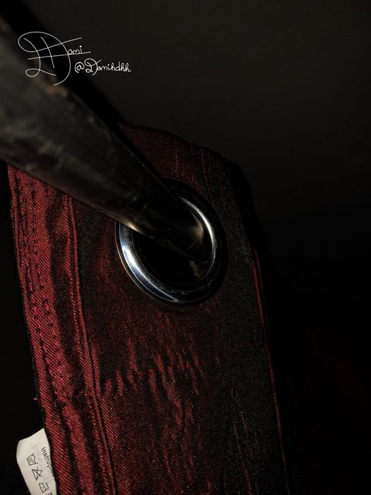 1 Curtain | Red | +2 Pairs of Tiebacks | 2,25m L/1,37m W | 2010s