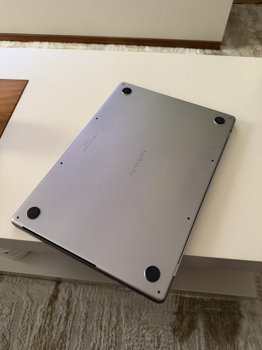 Macbook pro m1. De2021. 16 polegadas