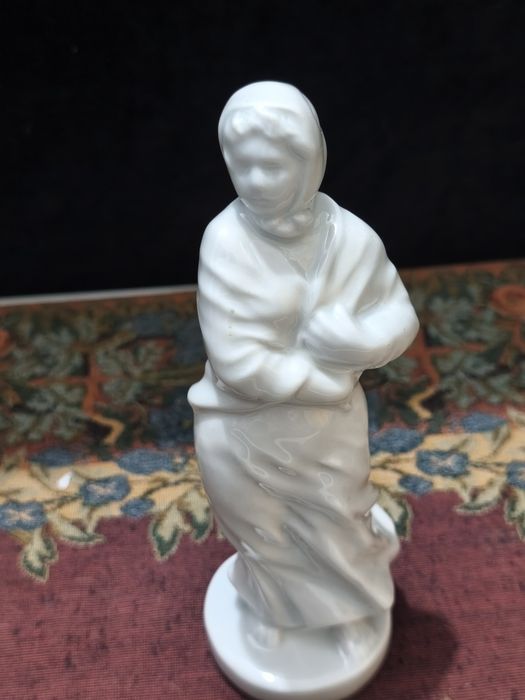 Chodzież figurka stara porcelana