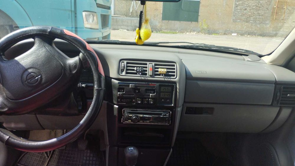 Продам авто Опель Вектра . Терміново.