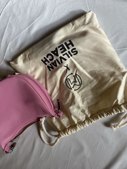 Стильна маленька сумочка.