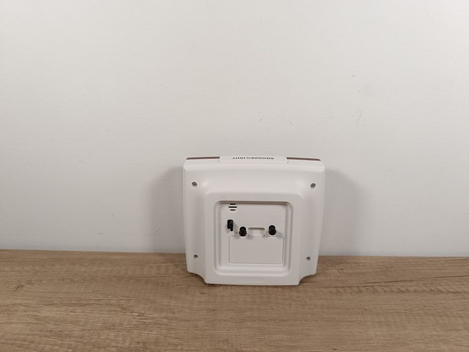 budzik świecący w ciemności