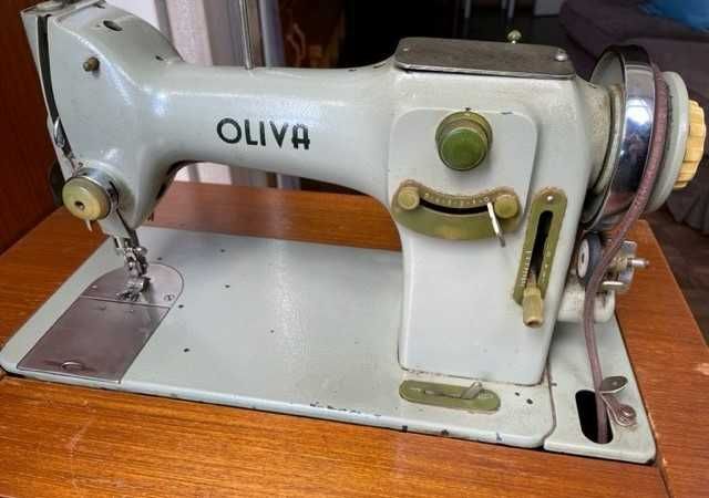 Oliva Sewing Machine with Wooden Cabinet