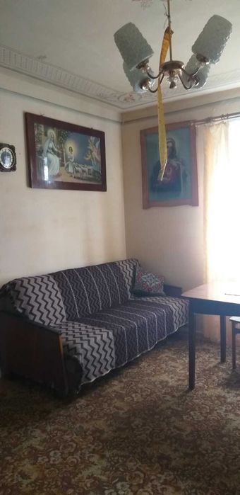 Продається будинок з земельною ділянкою