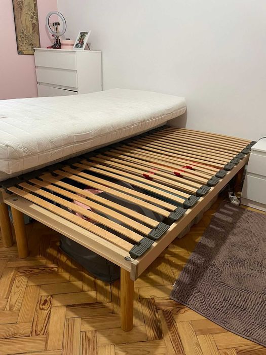 2 camas de solteiro com colchões