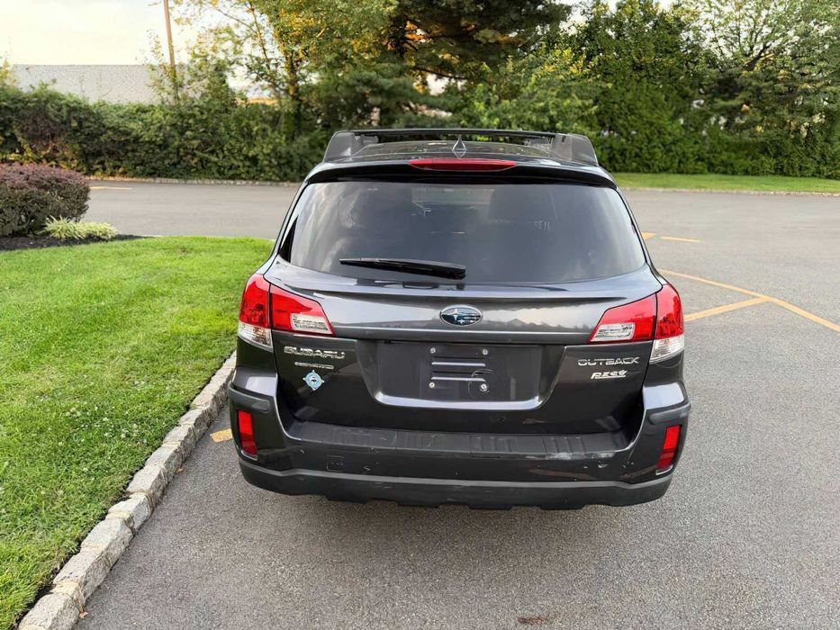 Subaru Outback 2.5i Limited      2013