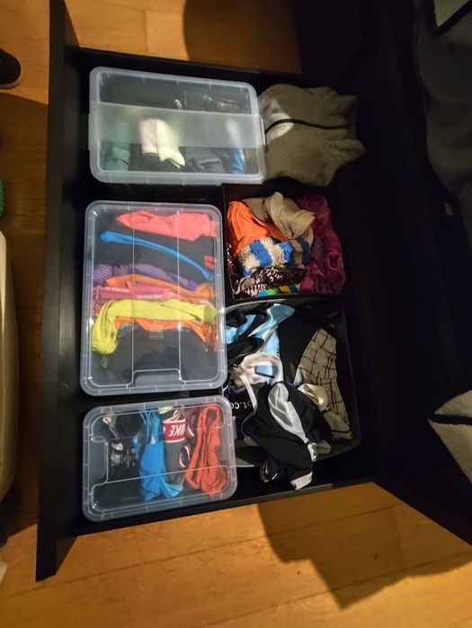 Cama Malm Preta 160x200 + mesas de cabeceira
Estrutura cama c/arrumaçã