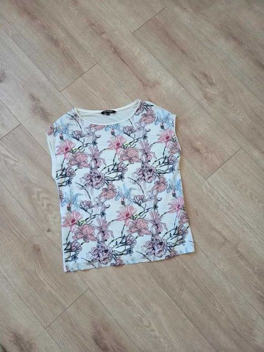 Koszulka w kwiaty