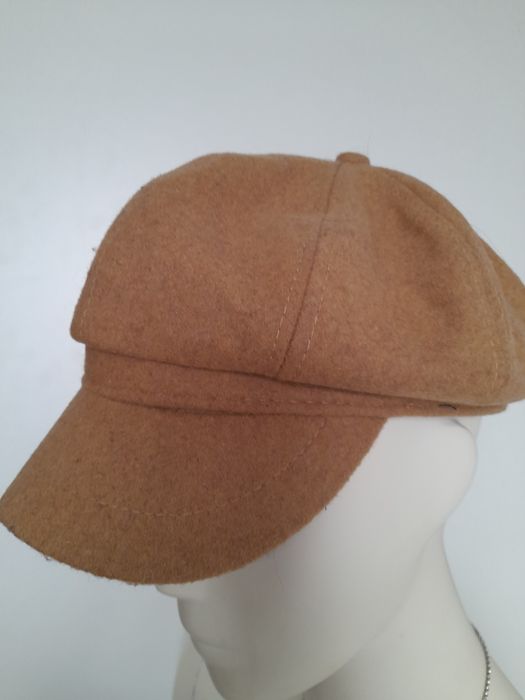 Nowy beret z daszkiem Stradivarius