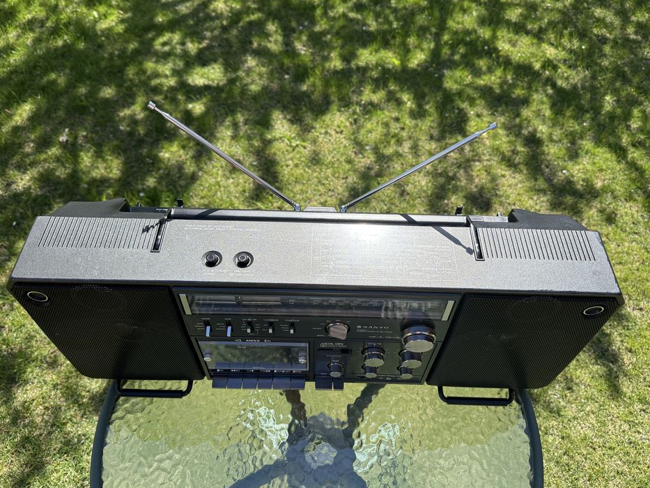 Продам магнитолу Sanyo M 9998LU