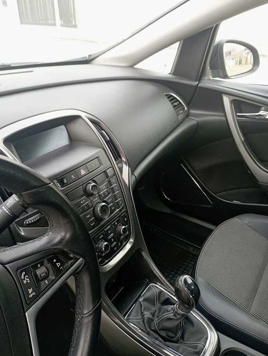 Opel Astra Sports Tourer — fotografia 9