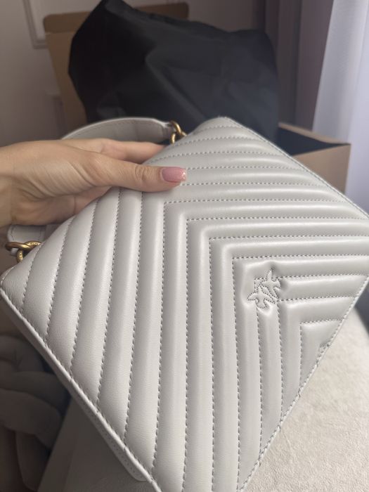 Torebka Pinko Top Handle Classiv Chevron szara jasna biala skorzana