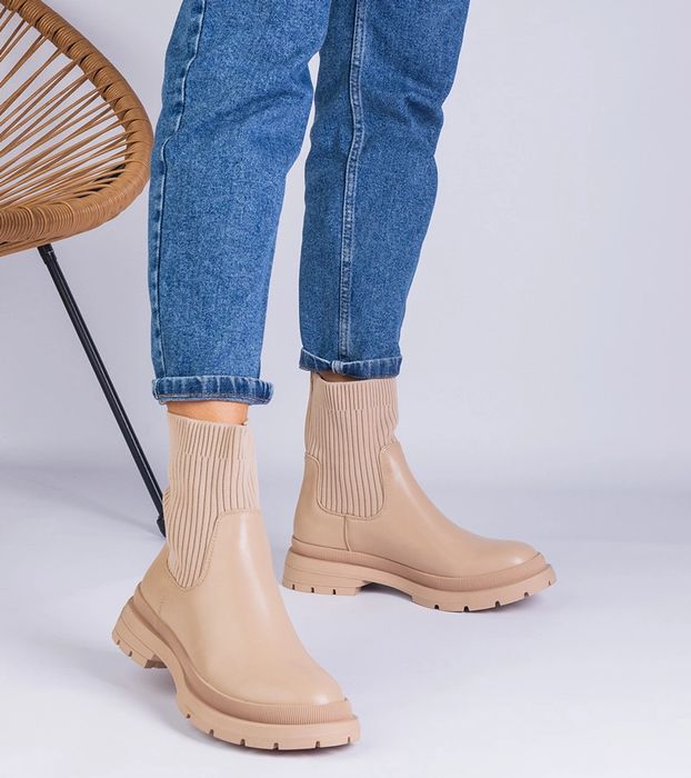 Brązowe botki z materiałową cholewką Kalvaria