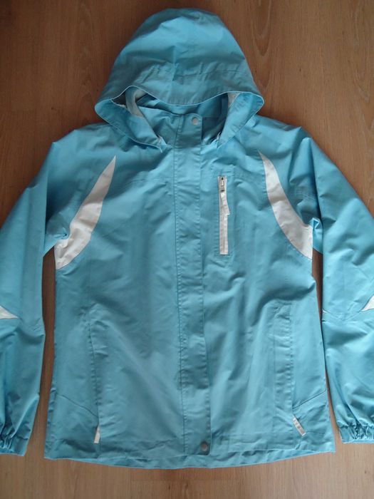 Женская красивая фирменная куртка ветровка, размер 46, состояние новой