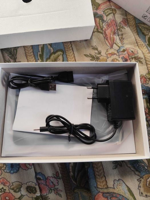 Tablet Smart com teclado e capa novo