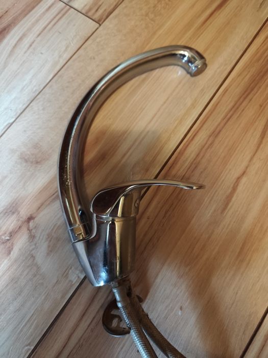 Kran, bateria do zlewozmywaków.