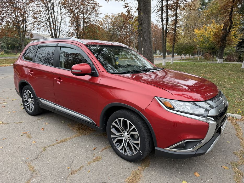 Mitsubishi Outlander 2018 Червоний колір